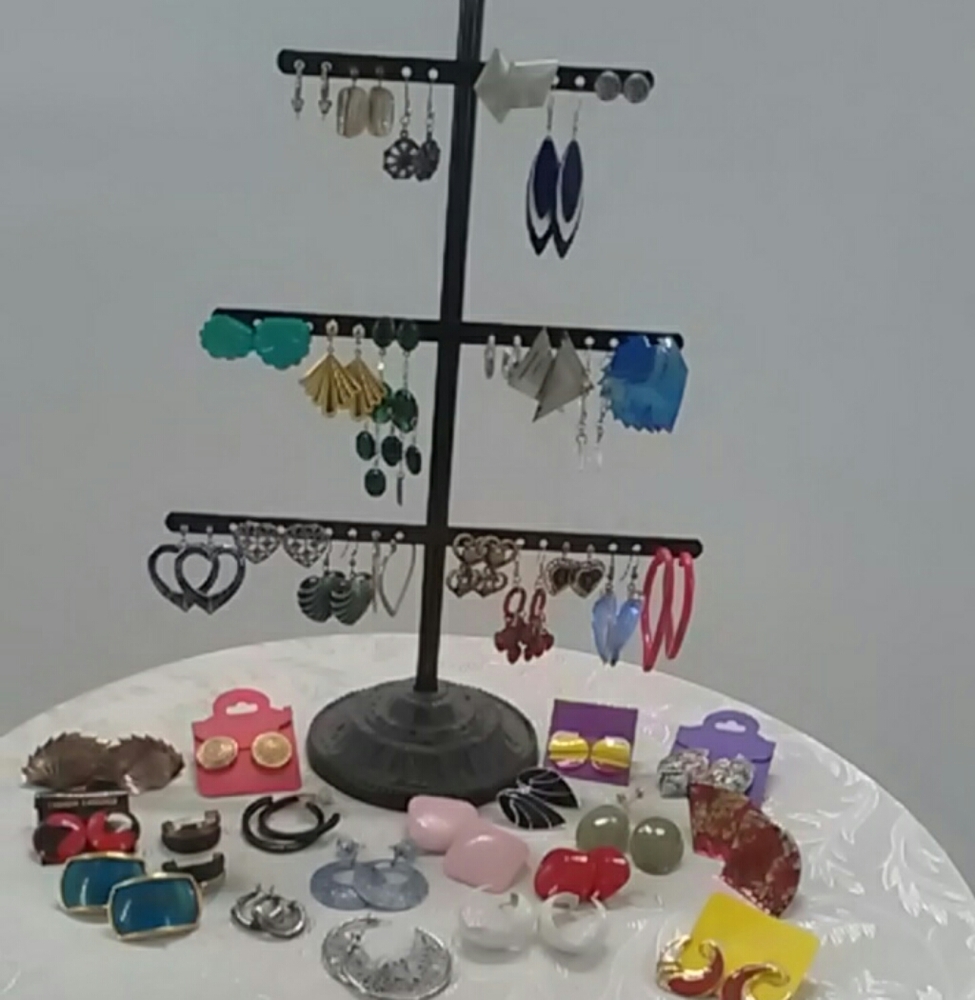 40 prs of earrings + earring stand